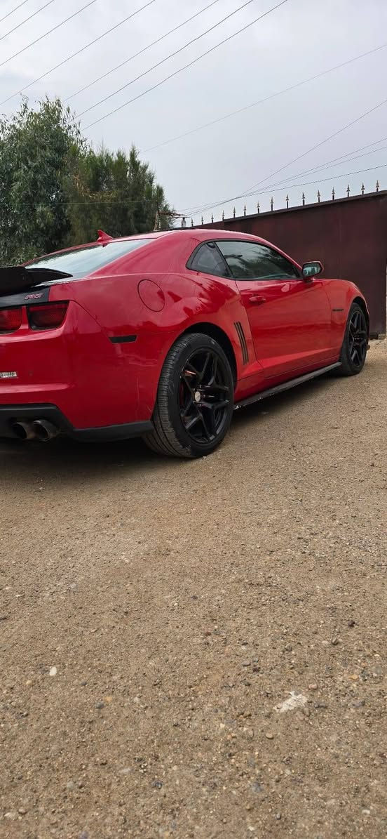 السلام عليكم كمارو ١٣ فول موصفات محدثة ١٨ محرك كير مكفول تخم تاير جديد صبغ بيه قطع ابيع حزام بدون دواخل السعر ٩٥ وبيه مجال *********** اتصال واتس مكان بغداد
