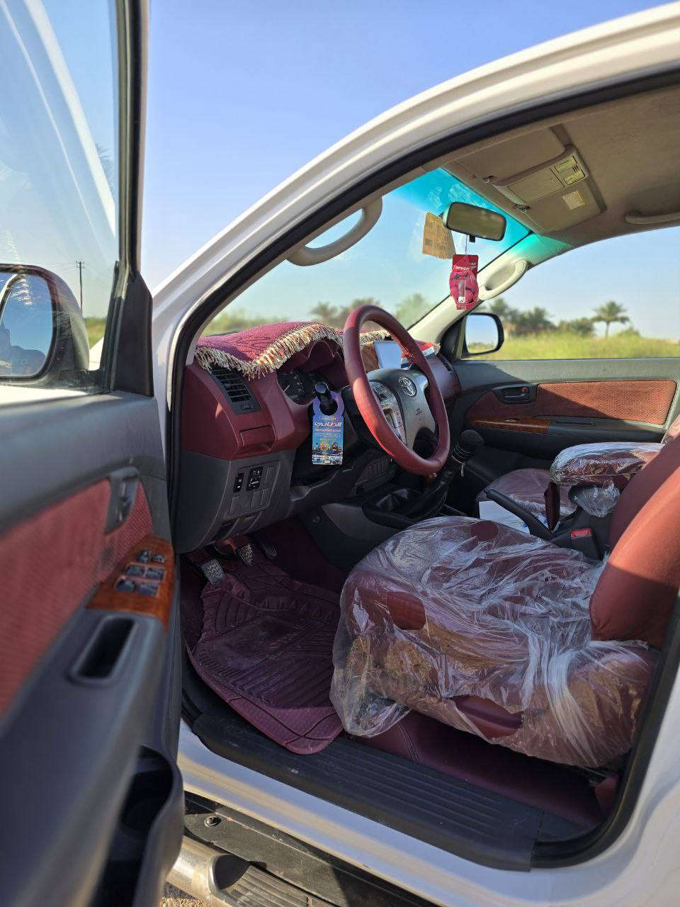 السلام عليكم
سيارة للبيع تويوتا هايلوكس 2012 عالي فور ويل كير عادي سيد نهرو كير ومحرك وحدادية مكفول وتخم تاير جديد 
مكفولة ما عدة الضربه بالباب الورا موضح بصورة أربع اصابع فقط 
الرقم سليمانية مميز تحويل ثاني يوم 
السعر 215 وبيها مجال 
العنوان بغداد حي البتول 
***********
