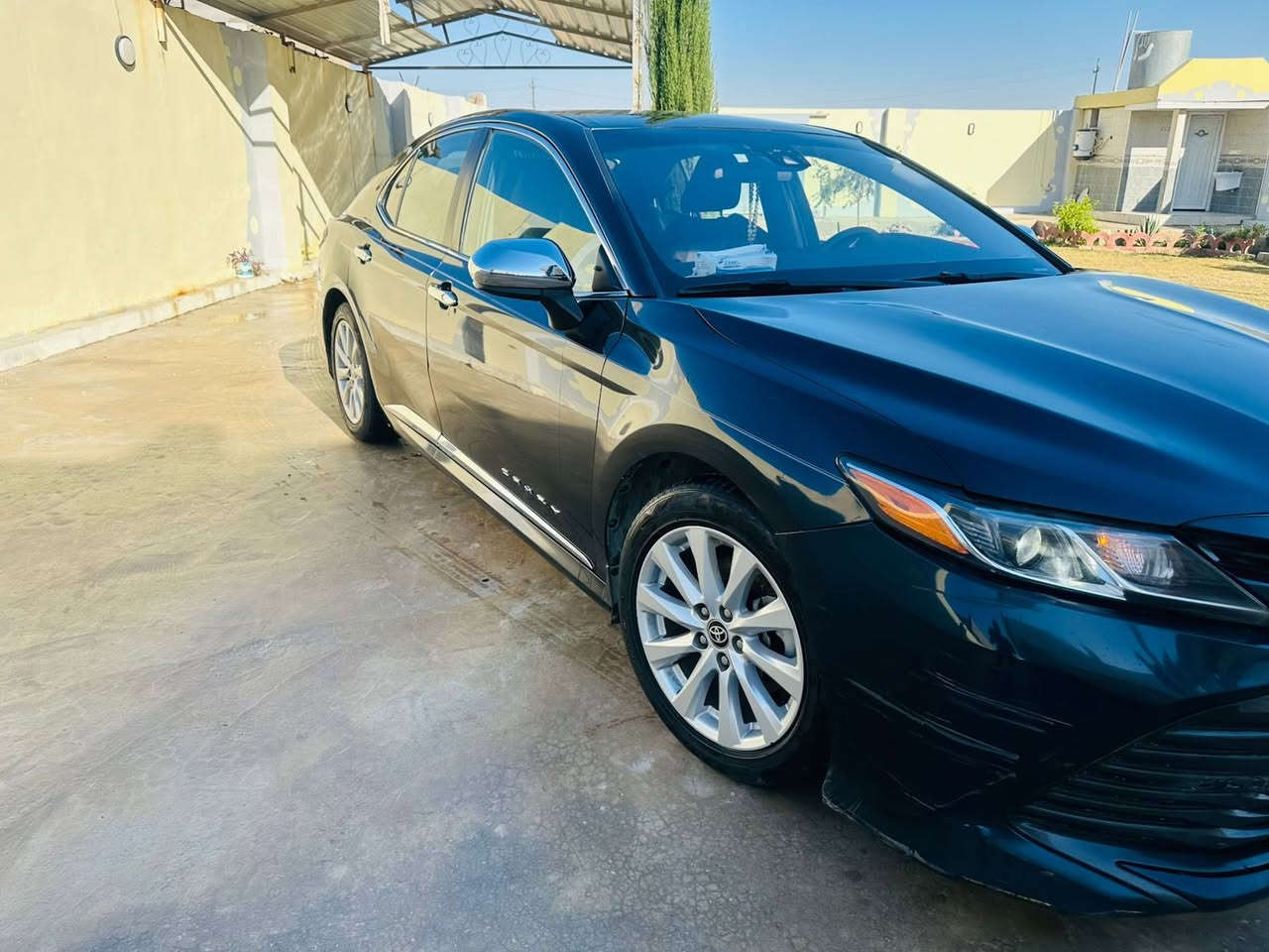 للبيع سيارة Toyota Camry 2020
• الموديل: 2020
 • الفئة: LE
 • الممشى: 80 ألف ميل
 • رقم: أربيل
 • اللون: نيلي
 • الحادث: خلفي (جام لغ + صندوق)
 • شرط: التحويل
سعر 165 
التواصل ***********
