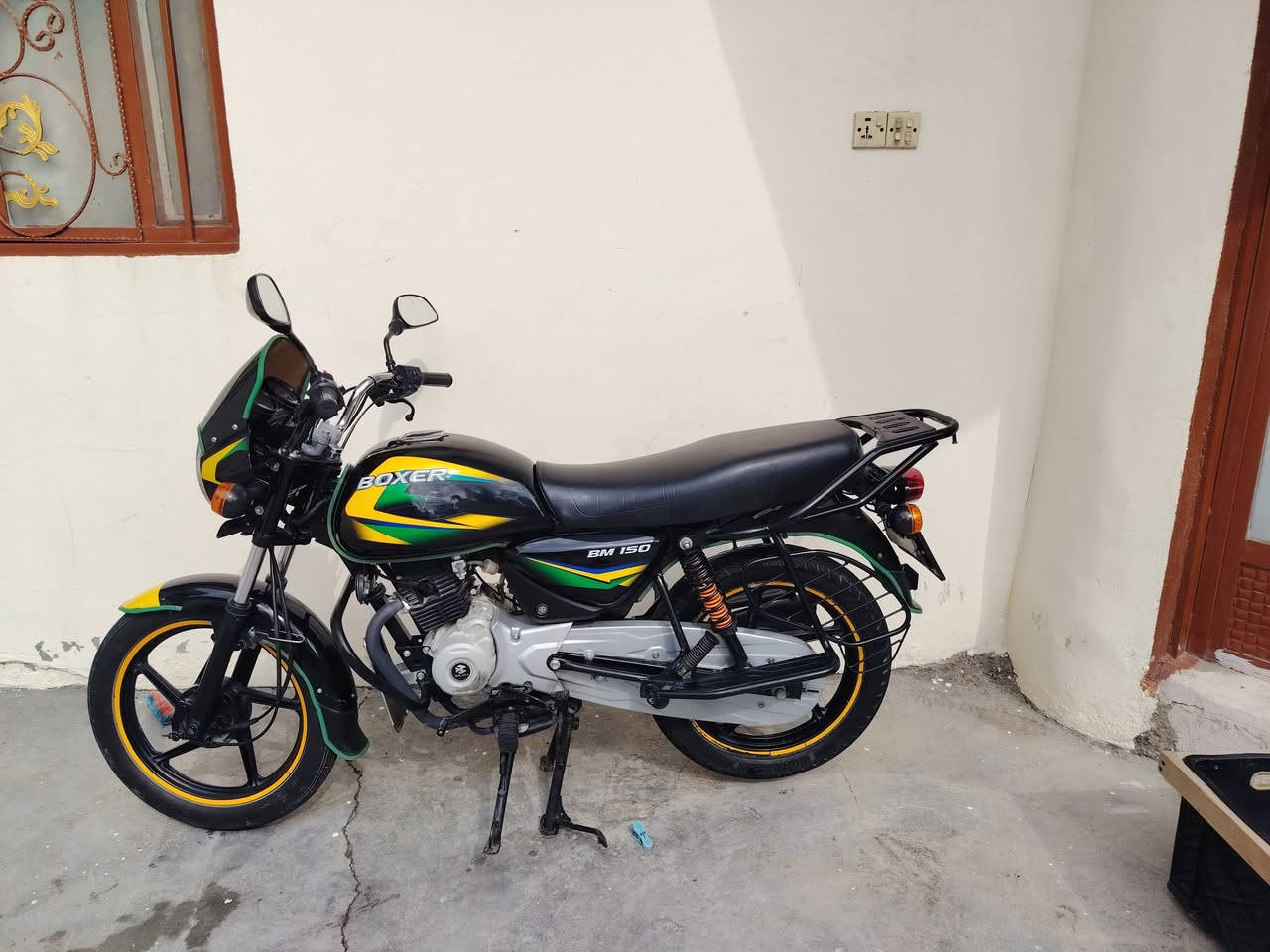 السلام عليكم بوكسر موديل 22 رقم انكليزي نظيفه اكثر من ماتتوقعون السعر مليونين  وربع ***********
