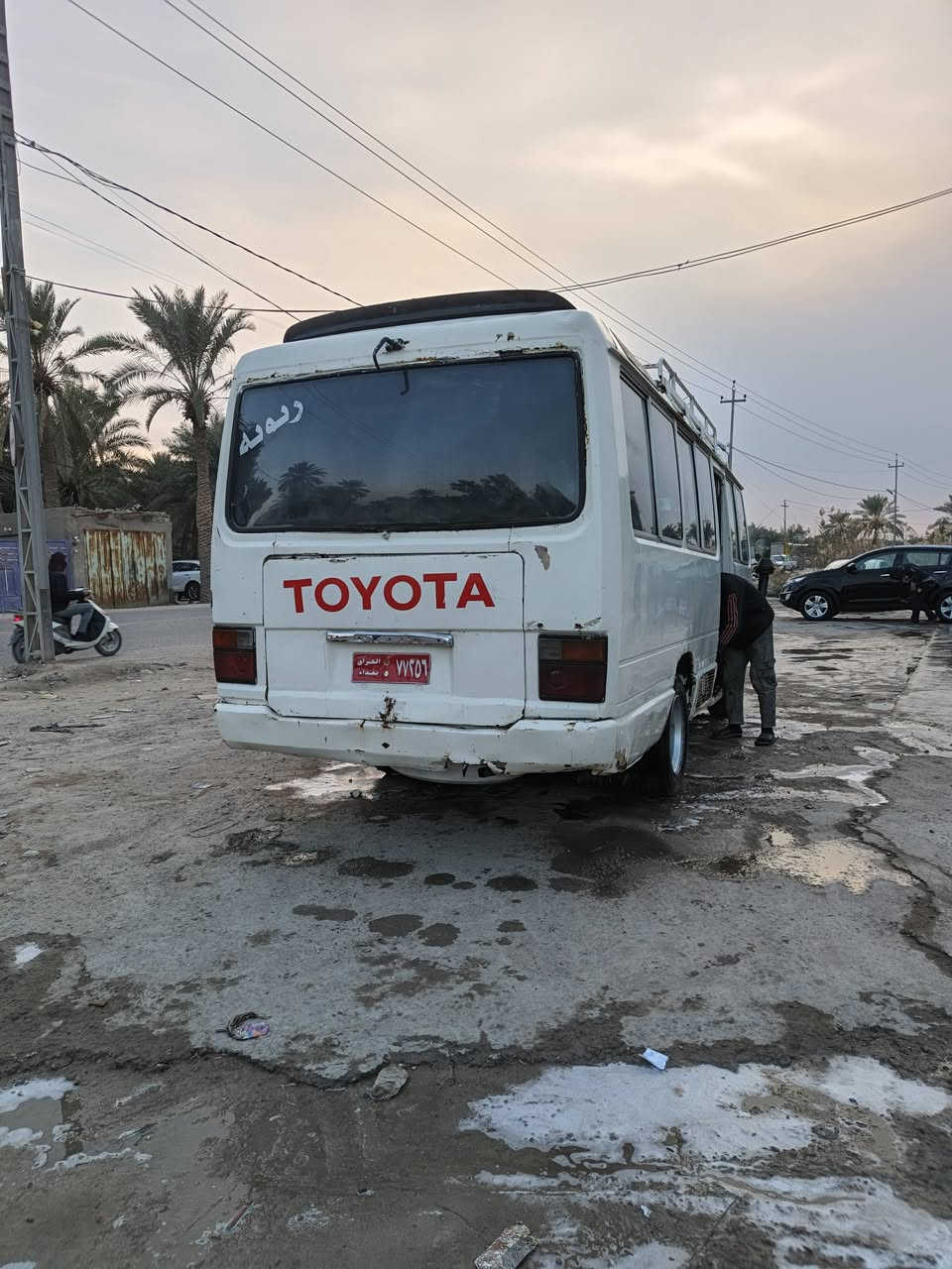 عليكم سياره كوستر عريض للبيع مكـينه ونجي حديث 2000مكينه وكير أحسن شرط الاستفسار فقط ع الخط ***********
