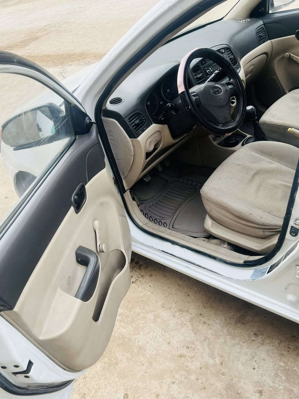 اكسنت موديل 2007 مكينه كير شرط كير عادي صدر جدد صبغ مكانات تبريد تدفئه كله شغاله رقم ديالى سنويه 27 شرط تحويل  سياره حلوه السعر 68 وبيه مجال استفسار على رقم *********** مكان سياره ديالى بعقوبه المفرك
