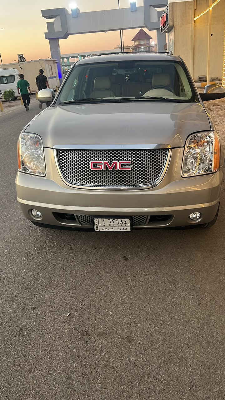 جمسي دنالي موديل 8 مكفوله كفاله عامه بدي مكينه كير رقم انكليزي بأسمي مكان السياره بصره ***********
