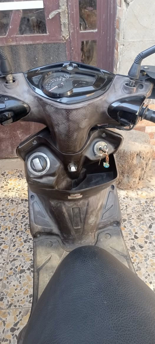 السلام عليكم حبايبي
دراجه سكني لد فحل ياباني قبق نفخ حساس استان دراجة مال رمبة نضيفة نضافته شوفت عينكم مكفولة من كلشي 
السعر مليون و350 وبيه مجال مكاني العبيدي وهذا رقمي خابرني أو راسلني وخادم ***********
