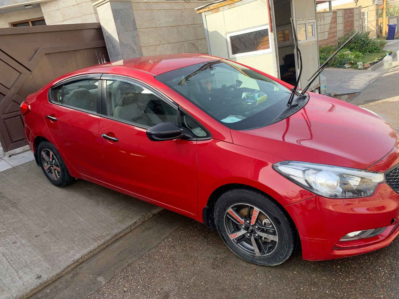 سيارة سيراتو 2014
سيارة نضيفة بيهة فقط باب السايق صبغ وشوية بارد جاملغ خلفي 
نضيفة مدوشمة تدفئة تبريد ما بيهة نقص ولا برغي 
ماشية حقيقي 63 الف كيلو من الشركة هية عدنة 
رقمهة الحديث الانكليزي. صدرهة جديد قبل سبوع مبدلة ب ٣٥٠ الف باتري جديد  
محركهة ١٦٠٠ ستندر مكفول لا تنقيص ولا تبخير
اقرة المنشور زين وخابر وبخدمتك 
مكانهة المنصور 
السعر 11$ و ٣٠٠$ وبيهة مجال بسيط 
اتصال.  ***********
