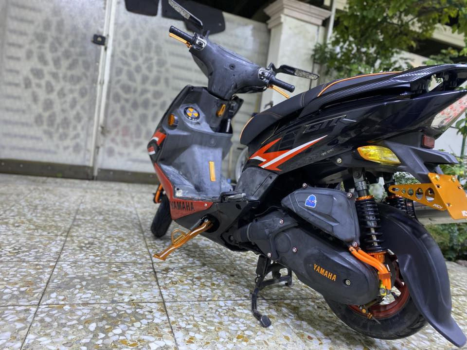 سلام عليكم
دراجة GTR للبيع 
الدراجة مزودة تزويد خارجي 
المكينة بلادية شرط الفحص والنعومة 
كلجات بلادية جويتر نوزل باقي السوالف الي متعلقه بالمكينة كلها بلادية وما ملعوب بيها + ظفيرة بلادية زلغ ما بيها شرط الفحص 
شلعة رهيبة متحتاج كلجات رياضي أصلا تجي وتشوف بعينك ومعدل فوق ال 110 شرط
التزويد الي عليها :
صالنصة بوري عدل واقية كاربون ألياف
قبق فلاوين NCY
قطرة دهن NCY
قطرة اكسل KS
قبق شاصي KS
تعلاكة NCY
قاعده رقم NCY
يدات بريك NCY
كبات كاعيه KS
قفيص صالنصة RGS
فراك بريك رياضي NCY
دبلات خلفي رياضي 
صوندات رياضي مشمشي
ستاند رياضي صفح
براغي رياضي 
مرايات شبح رياضي 
تعلاوة دبل رياضي 
 _________
ملاحظة أخرى :
الدراجة كفراتها بلادية ختم واحد ويه المكينة و الدراجة عليها تغليف بعض المناطق وهي : 
السبايدر كاربون فايبر 
الكصه كاربون فايبر 
لزكات بلادية جي تي ار 
ترايش مغلفة لون احمر
اشاير امامي خلفي تغليف 
لون برتقالي فاتح 
مازدة مضلله
قبق كلجات تغليف كلمة YAMAHA فقط 
قبق بانزين تغليف برتقالي
ملاحظة :الكفرات بلادية والترايش والاشاير كلها بلادية بس مغلف جمالية لان الدراجة لونها اسود بالأصل متجي بيها لزكات تريد تشلعه ترجعها بلادي او تخليها بقت يمك + الويالة مصبوغة جمالية 
————-
ملاحظة أخرى الدراجة غراضها البلادية كلها موجودة و تأخذها ويه الدراجة وأوراقها كاملة بيها أوراق مزاد الدراجة و شوكت دخلت والدراجة معتني بيها من كل النواحي من ناحية دهن امزويل و البانزين المحسن 
________
 السعر : مليون و 650الف وبيها مجال للطيبين . الدراجة تسوه اكثر تجي وتشوفها واهل الخبرة يعرفون سعر المزود 
للاستفسار ***********
العنوان بغداد الشعب
