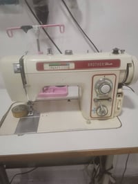 ماكنة خياطة Brother • مع طاولة • السليمانية