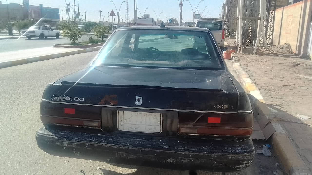 السلام عليكم سوبر سيدان رقم بصره  للبيع محرك وكير ففتي محركه ناعم بس يدخن موديل 90 حرف أر سنويه كاتونيه مرسمه تحويل ثاني يوم  بيها خياسات بليبان والدوس سياره جاهزه وين مايعجبك حداديه زينه باتري جديد كهربايات شغاله لايت زنون شاصي مكفول السعر 23 وبيها مجال مكاني الناصريه ***********
