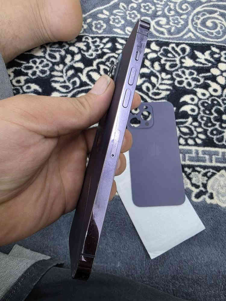 ئایفۆن چواردە پڕۆ ماکس
شتی جوانو  ماقوول
١٢٨ گێگاو یەک سیمو ئیسیم
شاشەی کەمێ وردە شوختی هەیە
بەشەرتی نەکراوەو دەست کاری نەکراو 
ڕێــژەی پــاتری  ٨٨ ی هەقیقی
بەس مۆبایلەکەیەو هیچی لەگەڵ نییە
تەنها پشتەکەی ئەو درزانەی هەیەو
پشتێکیشی لەگەڵە بەس گۆڕینی ماوە
نــرخی ٥٢٥  دۆلارو مــەجالێکی زۆر کەم
گۆڕینەوەو گەیاندن هەیە
***********  ـــ ڤایبەر وەتس ئەپ
  ***********  ـــ السليمانية
