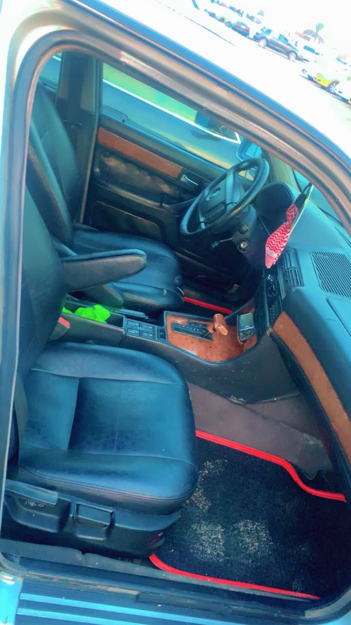 للبيع 730 سيارة جاهزة او كير مكينة حدادية تبريد ثلج كهربائياتها كلها شغالة داخل اسود ***********
