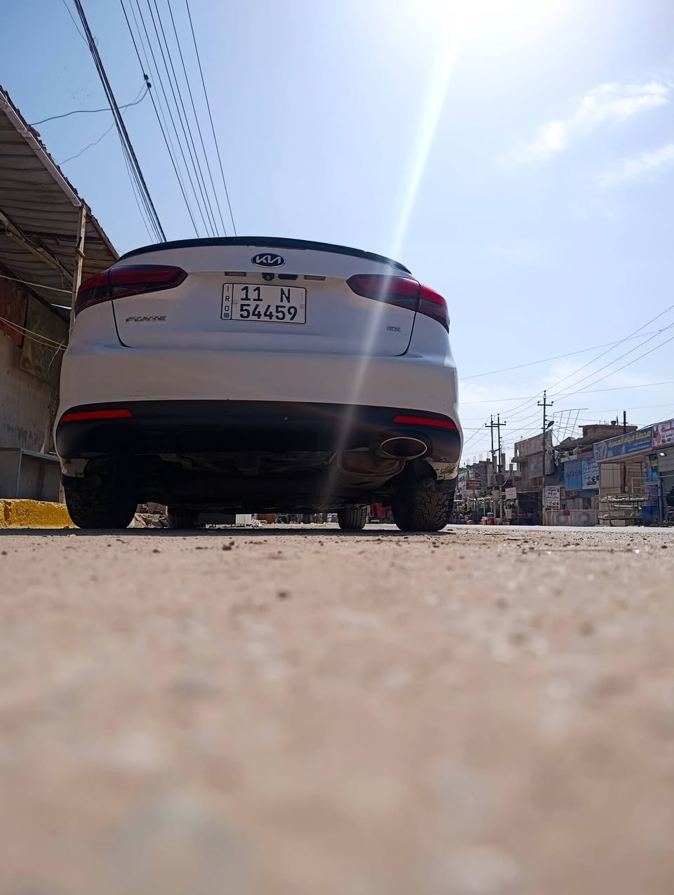 ​🚗 كيا فورتي 2018 - فول مواصفات (Top Clean) 🚗
لعشاق النظافة والمواصفات الكاملة، السيارة بحالة الوكالة وجاهزة للاستخدام الفوري:
​الموديل: 2018.
​المحرك: 2000 (GDI) - أداء قوي واقتصادي جداً.
​الحالة: بدون حادث (وارد أمريكي)، صبغ نص تكم فقط (أثر شخوط/تجميلي) وبيها بوارد مكانات بسيطه الكصه لبدايه فقط مال قماره يعني الحافه فقط  والبنيد ربع منه صفحه اليسره كد شبر البقيه كفاله عامه لغود شواصي دواخل ايرباكات كله بحاله الوكاله 
​✨ المواصفات والكماليات:
​المقاعد: كشنات جلد فاخرة رصاصي وداخل لونين تبريد شاشه بيانو وقطعتين تبريد بصمه ابواب لدات ابواب .
​نظام الراحة: تدفئة بالكشنات الأمامية.
​التبريد: تبريد قطعتين (أمامي وخلفي) ثلج.
​التحكم: تحكم ستيرن جهتين كامل (فول)، مثبت سرعة (Cruise Control).
​الشاشة: شاشة أصلية كبيرة تدعم Apple CarPlay و Android Auto.
​الكاميرا: كاميرا خلفية دوارة مع خطوط مساعدة للركن.
​الأنظمة الذكية: نظام النقاط العمياء (Blind Spot) بالمرايا الجانبية.
​أنظمة القيادة: 3 وضعيات قيادة (Drive Mode: Sport, Eco, Normal).
​السلامة: رادار جانبي، مانع انزلاق، نظام ABS.
​الإضاءة: ليدات أمامية نهارية مميزة، وإنارة ترحيبية.
​الإطارات: ويل كب (جنوط) قياس 16 أو 17 الأصلي.
​💎 السيارة بحالة ممتازة، داخلية نظيفة جداً، وما تحتاج أي مصاريف إدامة.
​📍 العنوان: [بغداد الكريعات ]
💰 السعر: [السعر١٢٠] (بيها مجال بسيط للشراي)
📞 للتواصل: [***********]
​ملاحظة للمصداقية:
​بما إن السيارة وارد أمريكي وبدون حادث ليحب ادزله رقم شاصي
