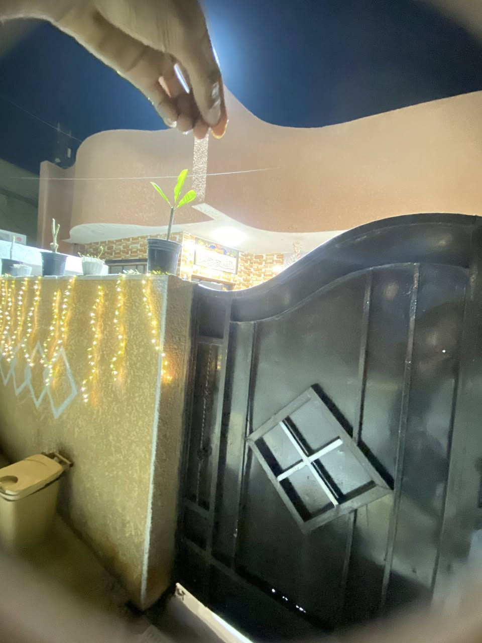 دار 🏠 سكن طابو صرف للبيع
المساحه ٢٠٠ متر
واجهية ١٠ و نزال ٢٠ 
طابق واحد بناء 🔨 بلوك بحالة جيدة بناء عام ٢٠١٧
يتكون من غرفتين نوم وصالة واستقبال ومطبخ ومنور وكراج وصحيات داخلية وخارجية 
موقع جيد جدا 
قضاء الصويرة حي الاسرى مقابل سكلة حجي شامل خلفة المنتزة الجديد قريب على الشارع التجاري كلش بس تدخل الفرع يصير كبالك البيت 
متوفر كافة الخدمات ماء 🚿 اساله و كهرباء ⚡️ وتبليط
السعر مناسب ويرهم مراوس حسب القناعة ***********
