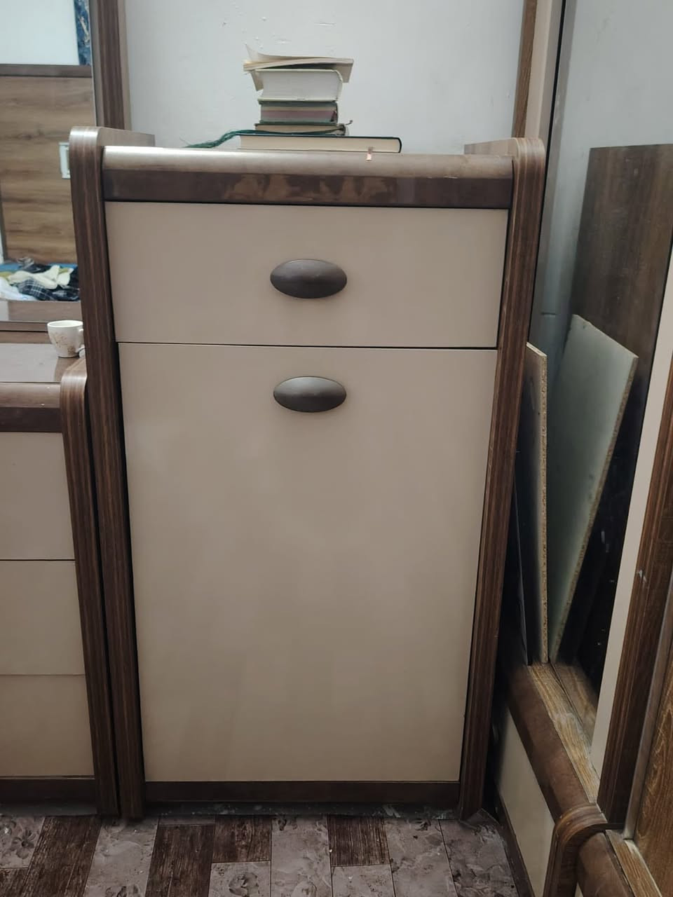 ‏غرفة تركية 10 قطع نظيفة بسعر مناسب كلش لأن مستعجلين على البيع عنوان بغداد الدورة اللي يريدها يدخل خاص يراسل لو يتصل او يراسل على هذا الرقم +964 750 093 1626. رقم كورك بي وتساب اتصلو لو راسلو بلوتساب


**إذا كنت صاحب هذا الإعلان وتريد حذفه لأي سبب، رجاءا أرسل رسالة إلى الدعم الفني**