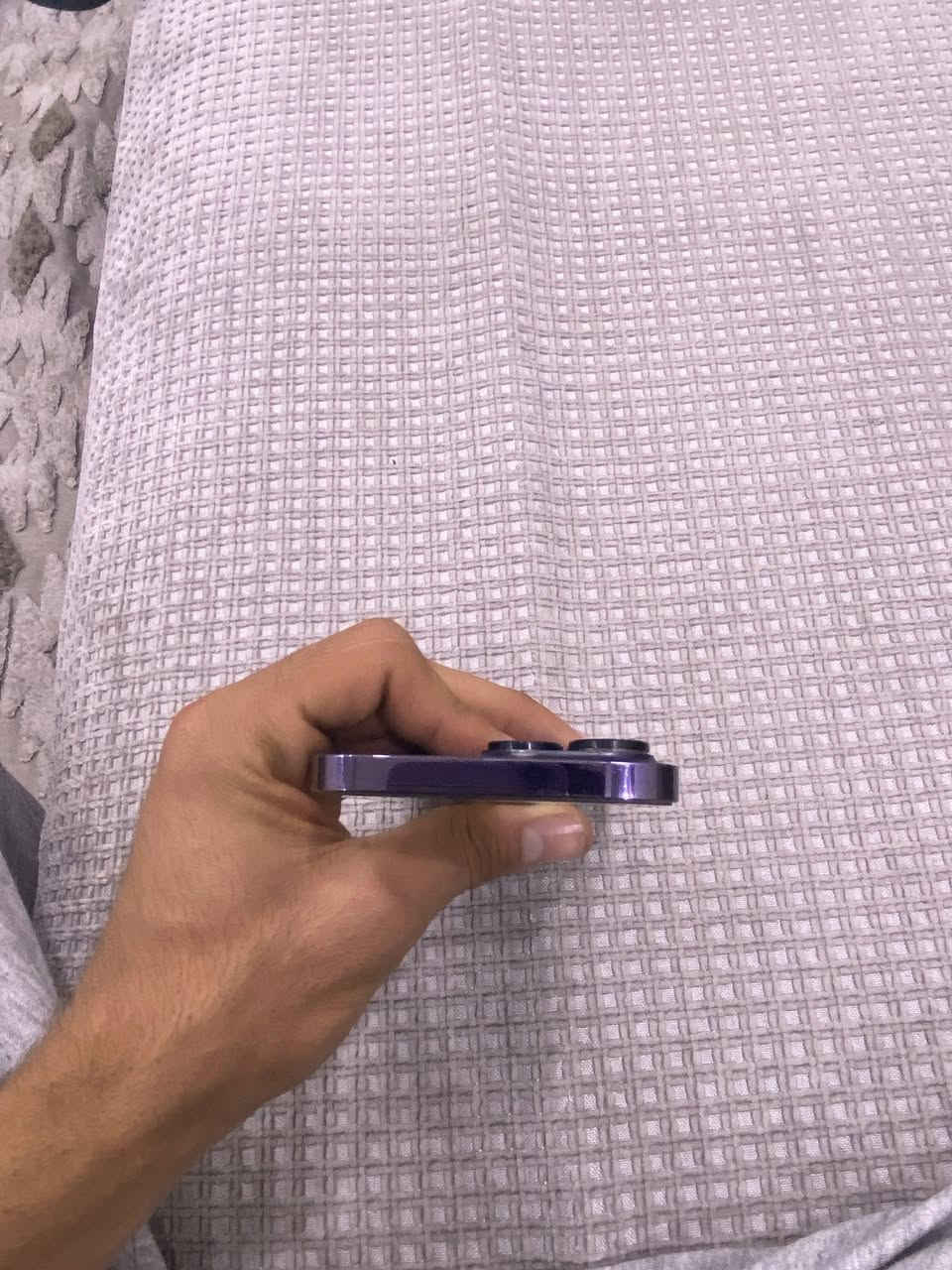 آيفون ١٤ ابرو ماكس جهاز شرق اوسط نضيف بطاريه ٨٤ جهاز ما بي شخط ذاكره ٢٥٦ قيم  بل سعر يلي بالك كارتونه مال جهاز موجوده مع ملحقاتها *********** فقط واتساب
