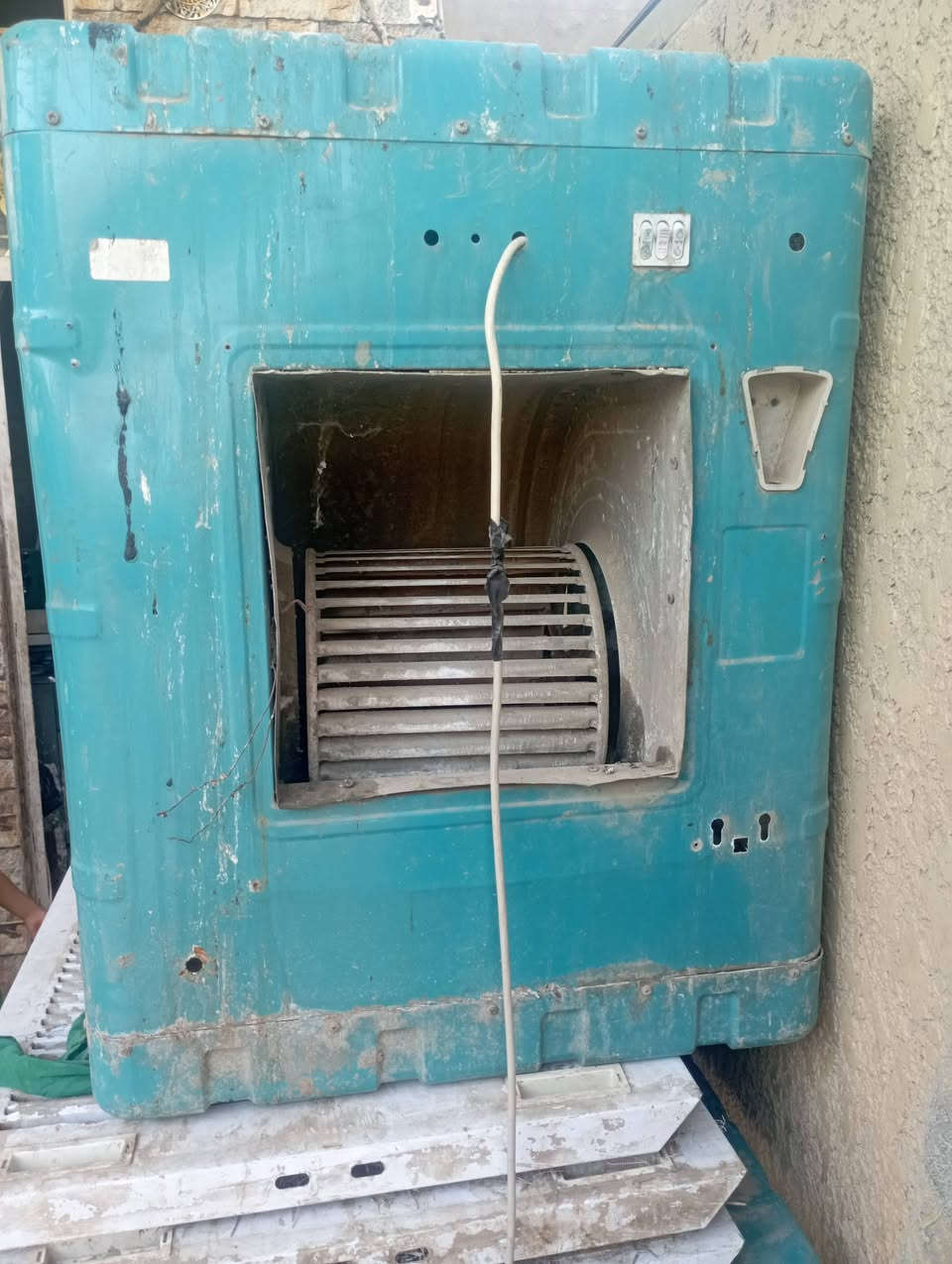 مبرده نضيفه الماطور شغال ابيعك اني كشر نضيفه حيل الحجم واسط الحله شارع ٨٠ هاذ رقمي ***********
