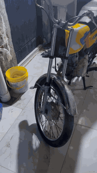 السلام وعليكم دراجه ايراني مكفوله من السرقه  نضيفه ادوات مجفته مره وحده تجفين اصليي اصلي انطيك بي ضملن كله جديد ناقصه بس كهربائيات هاي كدام عينك قيم واخذ السعر350وبيه مجال وكل الهلا ***********
