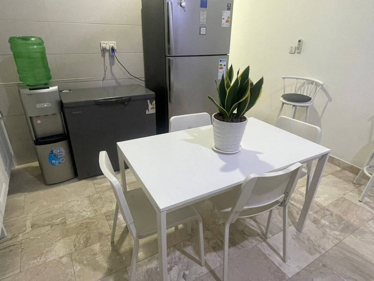 السلام عليكم غراض لبيت جديدات استعمال ٦تشهر عنوان شارع فلسطين شارع الخيمة اتصل عل رقم ***********
