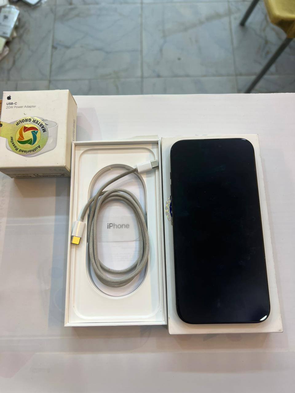 ايفون 16 برو ماكس 256
بطارية 100‎%‎‎
نضافة 100‎%‎
 مشحون 79 مرة فقط 
الجهاز شرق اوسط 
اخو جديد نضيف واستخدام قليل 
كامل ملحقات الاصلية شركة ماستر الاصلي 
السعر مناسب 
***********
العنوان القطاع شارع السوك مجاور عوينات الكرار 
مركز الشمس
