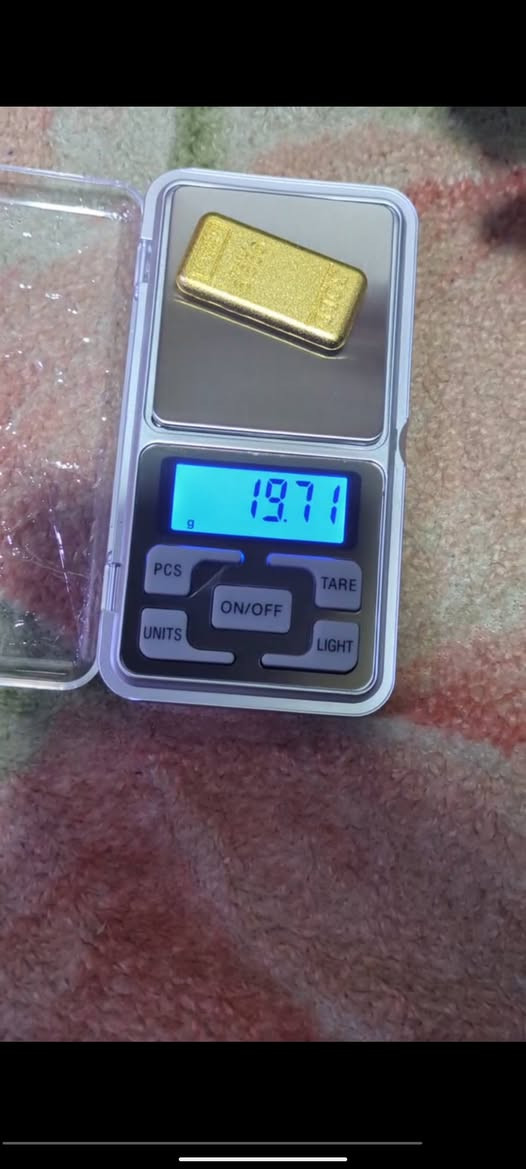 طلعتنا قطعتين سبائك بهل شكل مكتوب عليه دهب و 999.9 دني فقط ديكور اليفيدة يدفعلنا بي سعر وياخدهن


**إذا كنت صاحب هذا الإعلان وتريد حذفه لأي سبب، رجاءا أرسل رسالة إلى الدعم الفني**