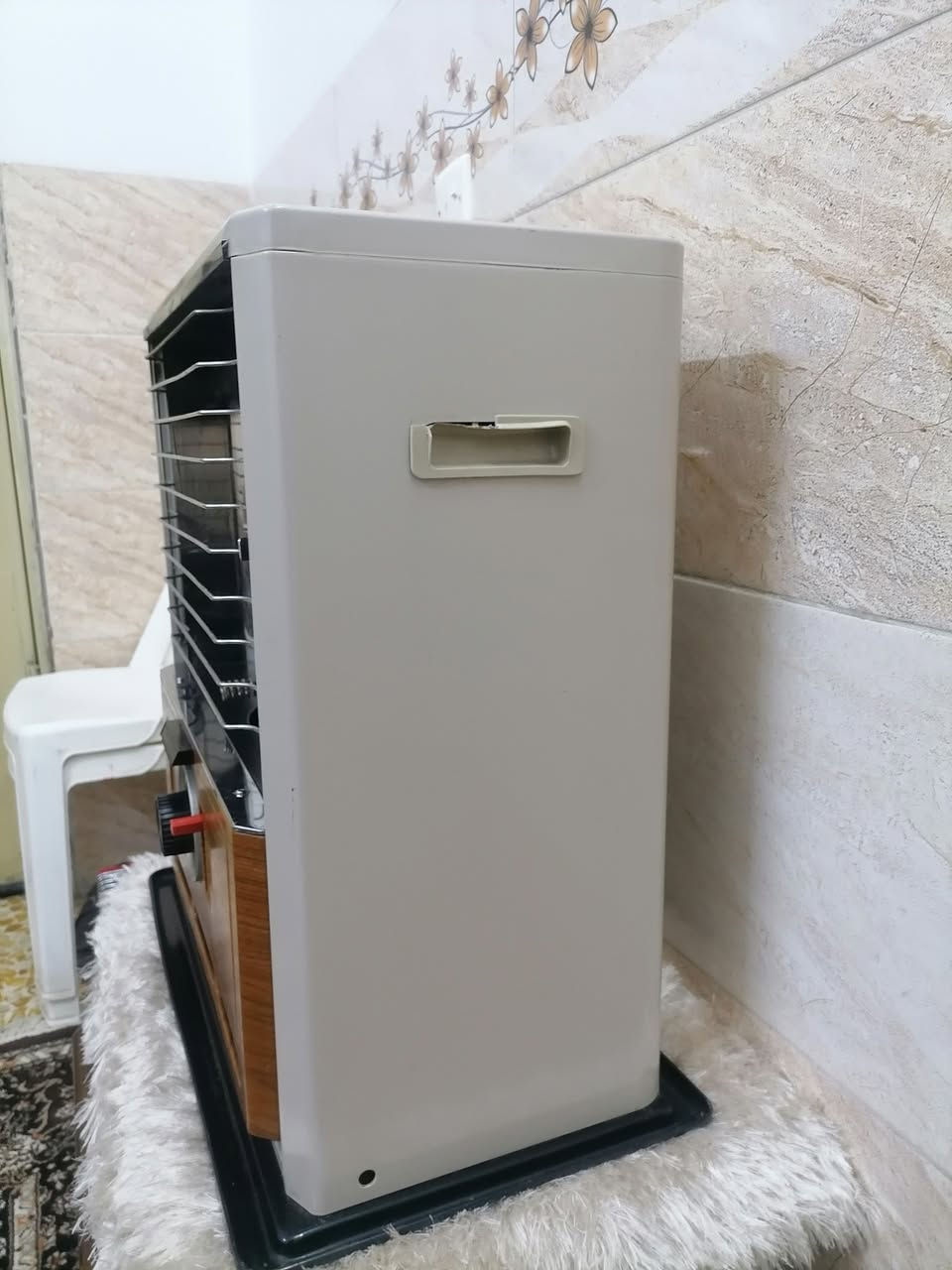 السلام عليكم ورحمة الله وبركاته جبنالكم تحفه فنيه من اندر النوادر صوبه نفطي استيراد المنشاه العامه التجارية العراقية شرط الشغل شرط النظافه حتا المقدحة شغاله كامله ما بيها نقص او عيب للبيع السعر خاص مكان موصل يوجد توصيل كافه محافظة العراق وهذا رقمي *********** موجود واتساب علا هذا الرقم
