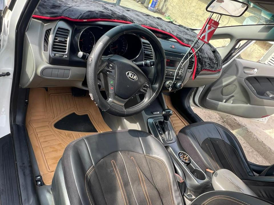 سلام عليكم سيراتو موديل 2014نص فول السياره حلووو او مناقصه منشور سونره السيار رقمه انبار مشروعه وطني تحويل وين ميعجبك بسمي السياره بيه حالوب نسبت الحالوب 30/100 مكين 16000دوق الكيس مال كير مفتوح امبدل دهن السياره حلو او مناقصه شيه مكان السياره بغداد الغزاليه للتواصل ***********السعر (102)او بيه مجال حكه الجيه
