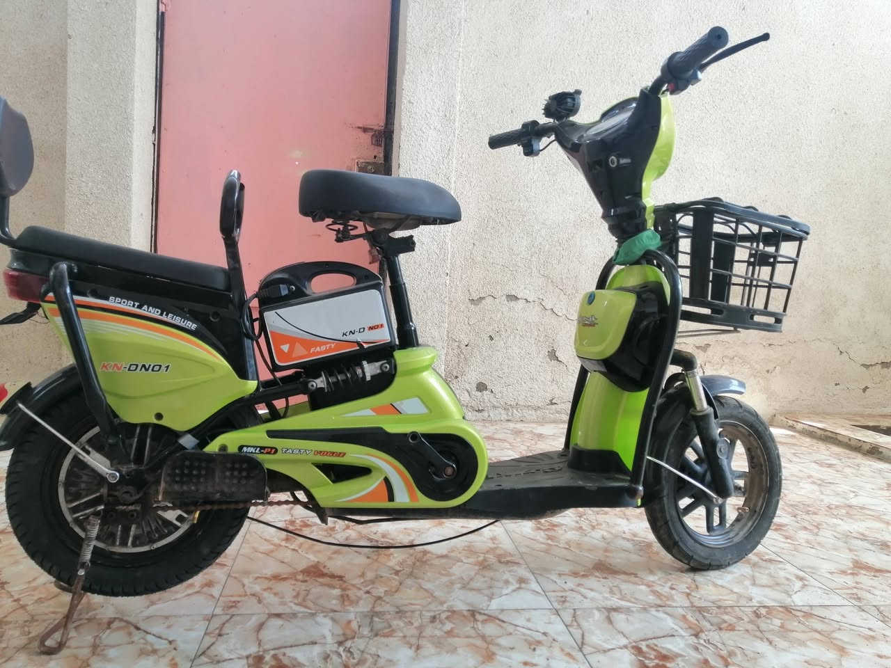 السلام عليكم 
بايسكل شحن حجم ١٤ 
تايرات جدد شاحنة جديدة 
بس أكو عطل بيها ماادري شنو بيها 
سعر ١٢٠ وبيها مجال قليل حك الجيه 
ابي .الخصيب .جيكور
***********
