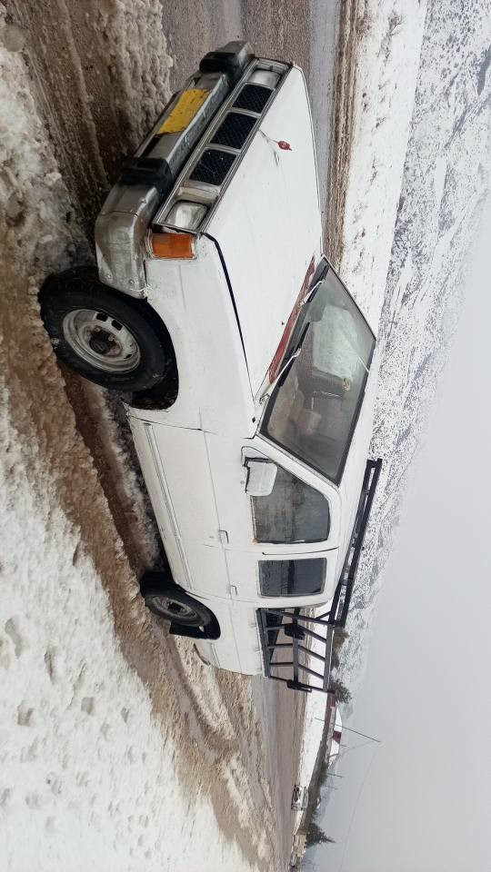 نیسان مۆدیل 1990بۆفرۆشتن سە نە وی زە ردە کێشە ی مە دە نی بە شە رت گێڕومە کینە بە شە رت نرخی 23مە جال ناونیشان هە ولێر
ژ،؟م*********** أربيل, العراق
