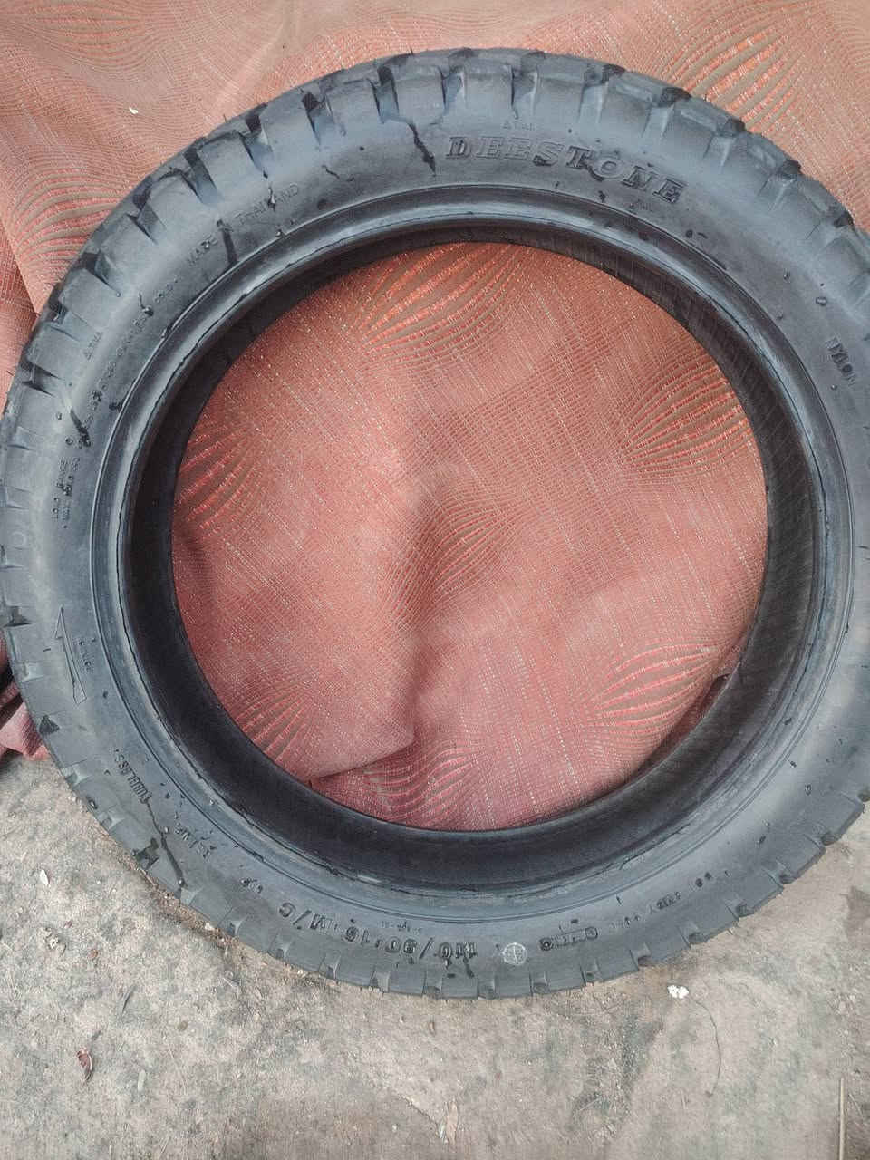 السلام عليكم تاير ستوتة امامي جوبلس اصلي تايلندي استعمال قليل ***********
