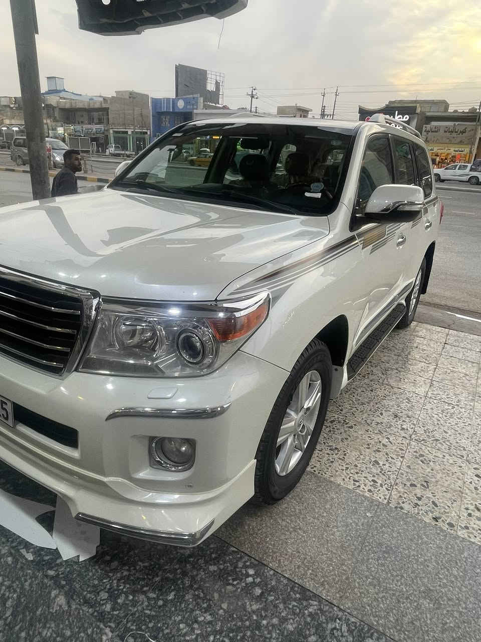 السلام عليكم لاندكروز موديل 14 مكفوله بيع او مراوس حسب القناعه للاستفسار ***********
