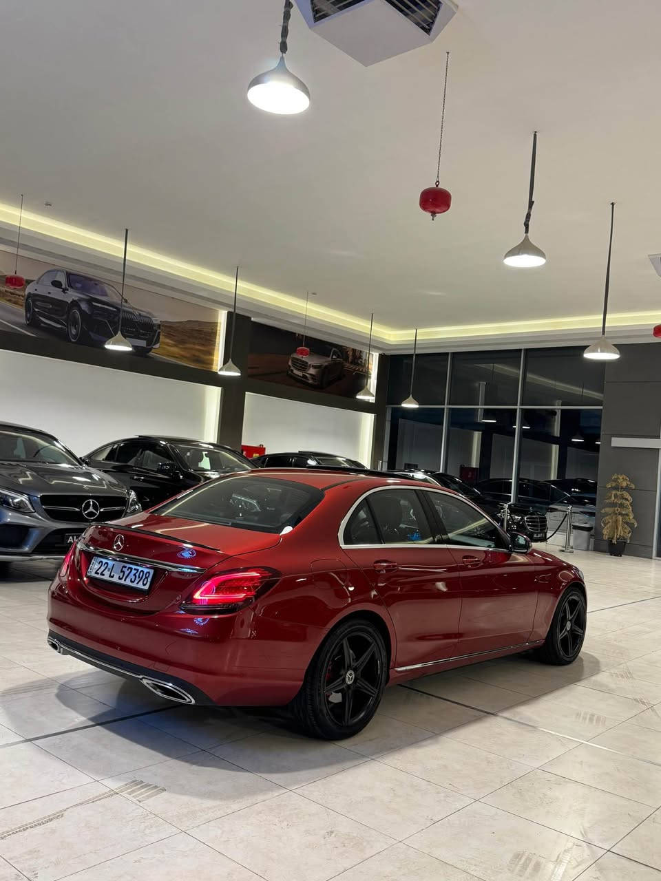 السلام عليكم 
للبيع فقط
مارسدس C300 موديل 2019 ماشية 55 الف وكالة المانية ضمان دولي بصمتين شركة وياها
مواصفات (كامرا وفتحة وشاشة جبيرة ودبل ماوس وكشنات تدفئه ونقطة عمياء ورادار وحساسات وبعد هواية مواصفات 
السيارة مكفولة بدون صبغ اوتبديل وگير ومكينة وخللات كلها بشرط
السيارة مرقمه وجاهزه
السعر :275 ورقه 
للاستفسار :*********** كاوه جمال
العنوان : السليمانية المعارض الجديده شركه (الجاف موتورز) السليمانية, العراق
