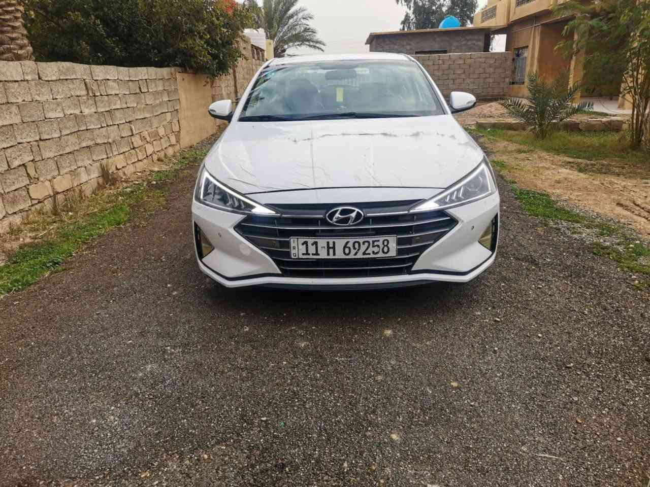 السلام عليكم 
   الانترا  المواصفات الموديل 2019 خليجي بصمه
حساس امامي خلفي لايت زنون لد امامي اشاير بالمري 
فتحه سلايت تبريد قطعتين اربع أنظمة قياده 
ماشيه 160000
تخم تاير جديد وهذا السونار
مكان السياره بغداد ابو غريب
رقم الهاتف ***********
السعر ١٥٠ وبيها مجال
