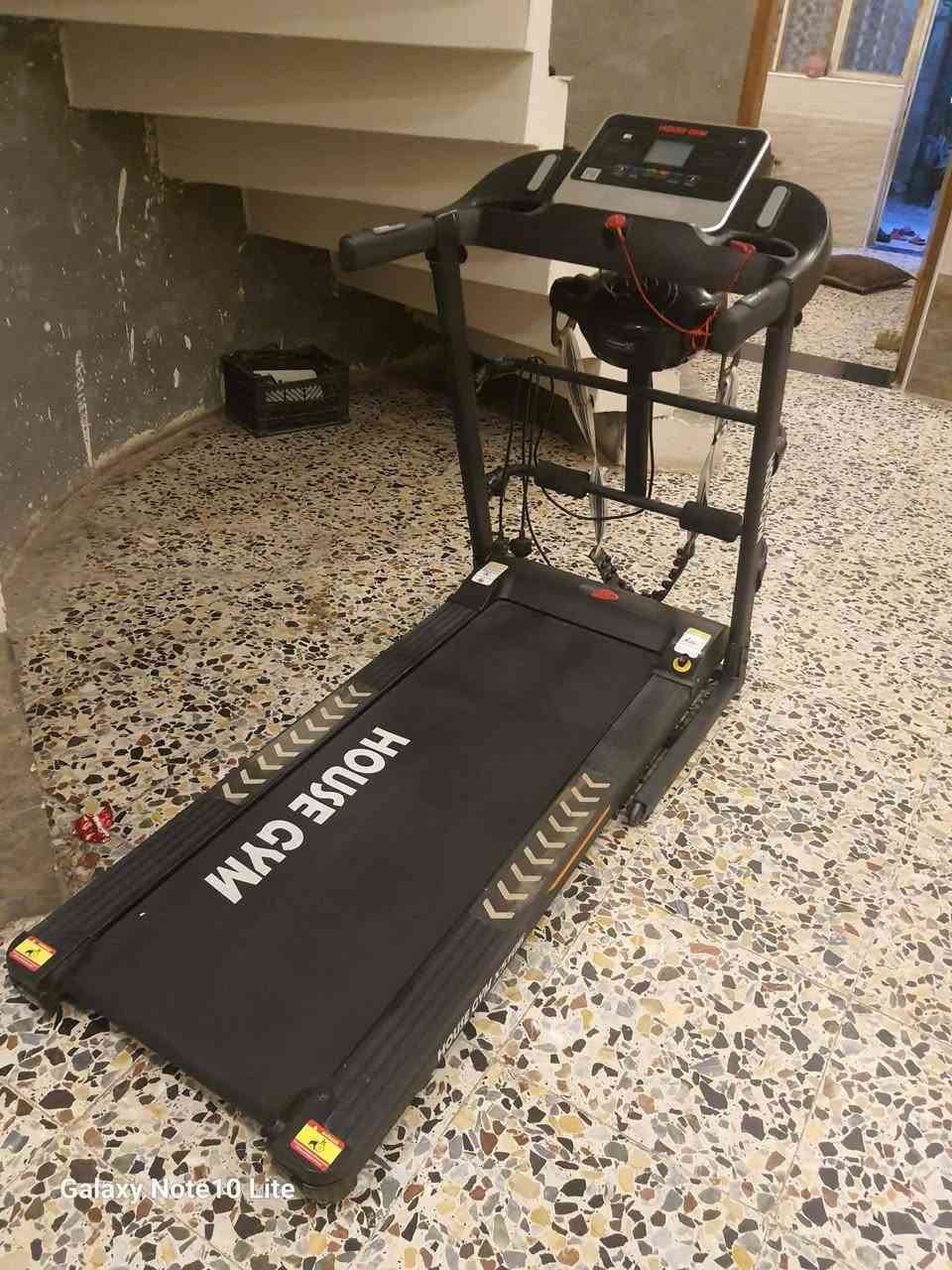 🔥 للبيع جهاز جري HOUSE GYM X510G 🔥
جهاز جري استعمال لمدة شهر فقط واستعمال خفيف جدًا، الجهاز نظيف وقوي وما بي أي عطل ✨
✅ مناسب للبيت والتمارين اليومية
✅ ممتاز لحرق الدهون وتحسين اللياقة
✅ شاشة عرض رقمية
✅ عدة سرعات
✅ تصميم عملي وقابل للطي
✅ حالته ممتازة جدًا
سبب البيع: عدم التفرغ للاستعمال.
📩 المراسله على واتساب ***********
***********
💰 السعر  جدًا مناسب ٣٢٥ الف لأن محتاج أبيعه بسرعة
