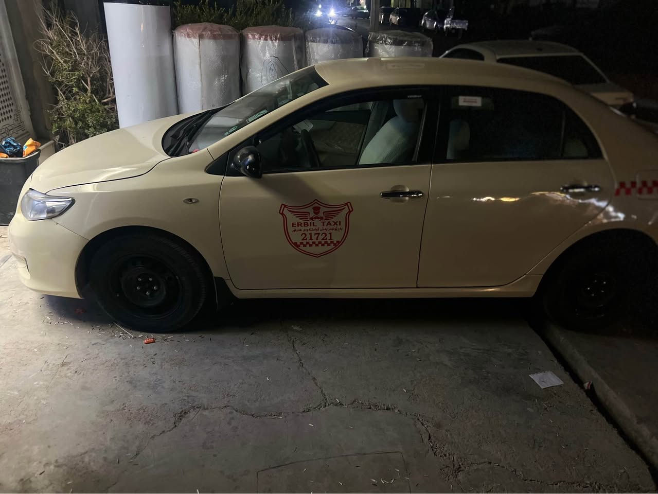 تەکسی 2009 دەپارچە رەشە جەپیکی پیشەوەی هەیە جەپیکی پشتەوەی هەیە بەس زۆر نیە بەحستەمە سەنەوی هەتا ٢٠٢٨ بەناو کردن بەشەر غرامەی580هەزاری لەسەرە هەموو شتیکی نوێ ساحریشی 127 وەرەقەو مەجالی تیدایە
*********** أربيل, العراق
