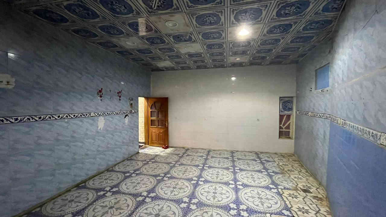 بيت في المشراق القديم طابق واحد مع واجهة طابق ثاني بناء ٢٠١٠ على شارع ٢٠ متر قرب مدارس الوفود الأهلية المساحة ٢٢٧ متر واقع الحال ٢٩٥ متر يحتوي على كراج وحديقة ومطبخ وصالة واستقبال و ٣ غرف و مجمع صحيات و حمام خارجي
السعر ٣٢٥ مليون وبي مجال للشراي 
للإستفسار 
***********
