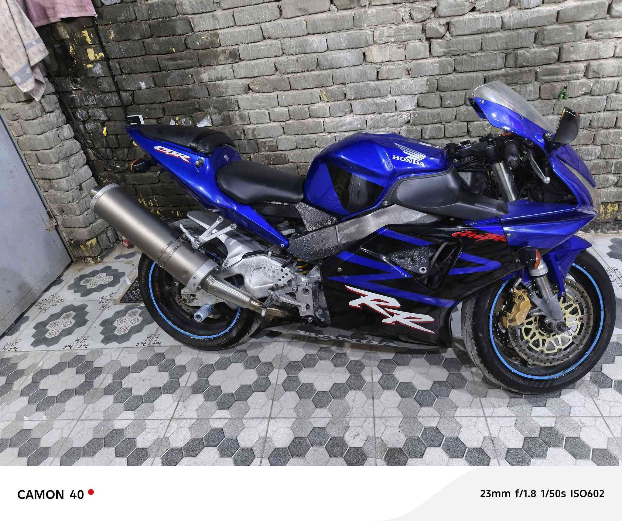 دفل البيع كفال عامه اوراق كامله مديل ٢٠٠٥ كزوز بلادي تخم تاير جديد بلاكات جدد ماشيه ٣٣الف مكان واسط كوت مركز *********** سعر ٣٠
