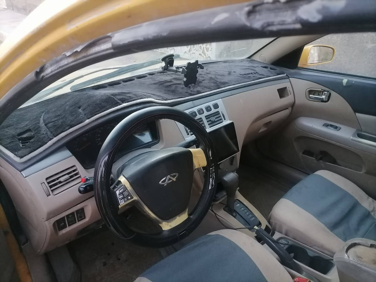 شيري  Aفايف موديل١١ بيها محرك كورلا ١٨٠٠اي زت تخم تاير كهربىات كامله صدرامامي خلفي على ايدي قبل شهر سويتهن سنويه منتهيه وصاحبه ماندله بس ابو الوكاله نندلله رايده. ١٨ الريد يتواصل ***********
