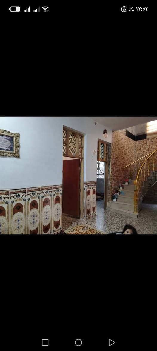 بيت للبيع ٢٠٠متر طهمازية شارع مخبز المصطفى غرفتين وصاله ومطبخ وكلدور بيتونة علئ طول الكلدور ***********
