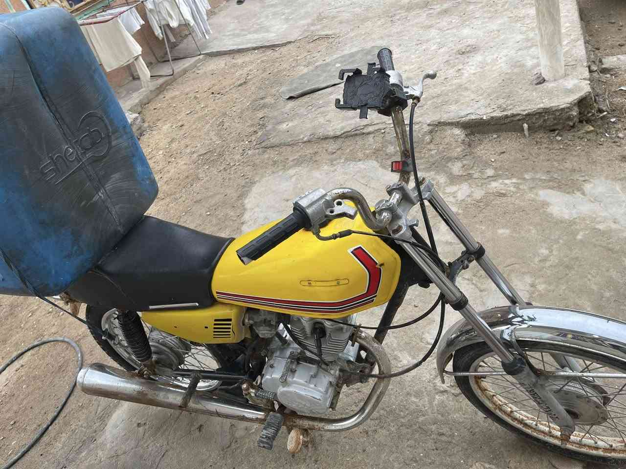 دراجه ايراني ادوات 
السعر 275 
هيه ول صندوك وياها 
ملاحضه تاير كدامً بنجر 
***********
