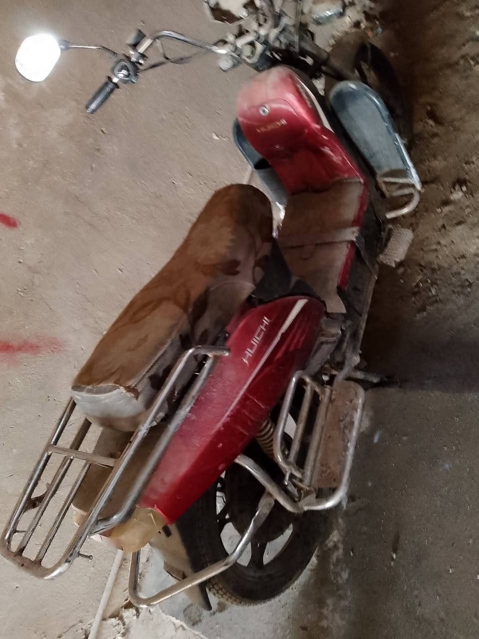 باسكل شحن بدون بطاريات نضيف حيل وشغال. سعره ١٧٥ الف الرمادي ٥ كيلو. ***********
