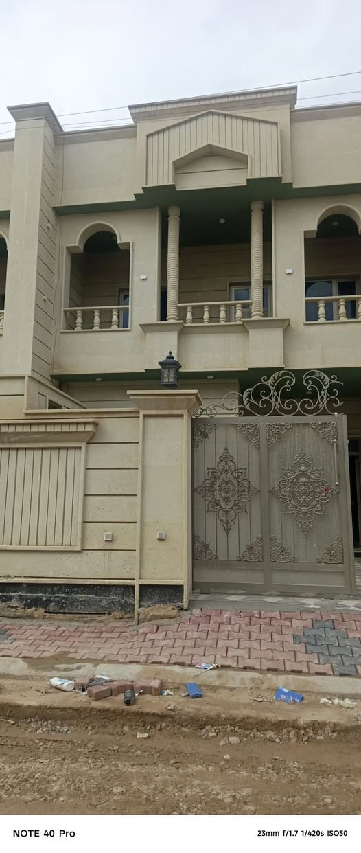 السلام عليكم
 دور  للايجـــــــــــــــــــار
تكريت القادسية حي الظباط 
حي الظباط خلف ماركة تفاحة 
١- دار مساحة ١٨٠ متر صفر حي الظباط خلف ماركة تفاحة اربع غرف نوم فول السعر ٤٥٠ الف 
ـــــــــــــــــــــــــــــــــــــــ
حي الظباط شارع جليل القصاب. 
٢- دار  مساحة ١٥٠ متر صفر أربع غرف نوم صالة وسطية استقبال مطبخ كراج الايجار ٤٥٠ الف .
ـــــــــــــــــــــــــــــــــــــــ
حي الظباط الاولى خلف الصيدلية العالمية.
٣- دار مساحة ٢٠٠ متر صفر أربع غرف نوم صالة وسطية استقبال مطبخ كراج 
للايجار ٤٥٠ الف .
--------------------
حي الجامعة 
٤- دار مساحة ١٦٠ متر  أربع غرف نوم صالة وسطية استقبال مطبخ كراج الايجار ٤٠٠ الف .
--------------------
حي الظباط عالشارع العام الرئيسي 
شقة ارضية + طابق ثاني الطابق الارضي الايجار ٢٥٠ الف الطابق الثاني ٢٠٠ الف غرفتين صالة استقبال مطبخ 
للاستفسار الاتصال على الرقم 👇🏻 ***********
