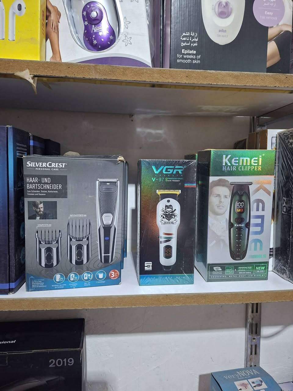 مجموعة من معدات الحلاقه والشسوارات بمختلف الماركات 
#براون #انزو #كيمي #سلفر 
الاسعار مناسبه ويوجد تخفيض 
عنواننا الكائن : ذي قار / الشطره طريق البدعه / حي الامام الصادق / مجاور سنتر جنة الصادق 
هاتف: ***********
