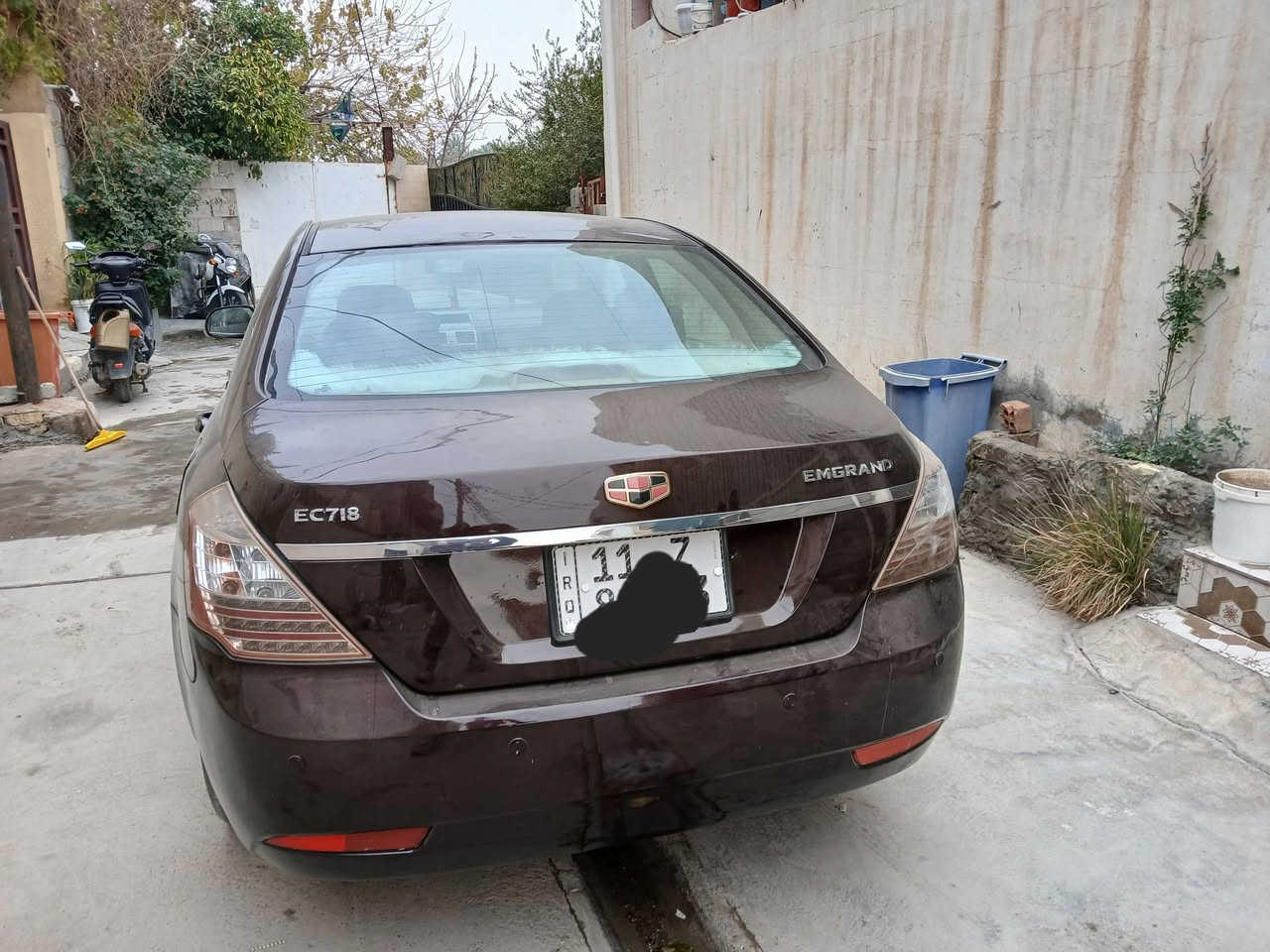 جيلي امكراند E7
الفئه الأولى موديل ٢٠١٣ 
استيراد خاص جبتها زيرو سنه ٢٠١٢
محركه ١٨٠٠ كورلا بلادي مو تحوير 
رقم بغداد دولي بسمي ماشيه 74صبغ عام جديد لغرض الجماليه 
بيها طخات على البارد سياره جانت مضمومه 
تدفئه تبريد شغال صدر أمامي خلفي جديد راديتر جديد كهربائيات شغاله حساسات سنتر لوك فتحه سقف سياره على وضع الشركه بلاديه  
السعر ٦٣ مكانها بعقوبه 
معلومات أكثر ***********
