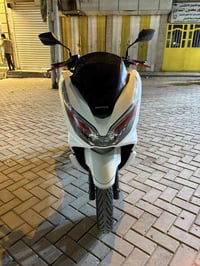 pcx للبيع الجيل الثالث  ياباني الدراجه جديده بمعنه الكلمه مكفوله من ال...