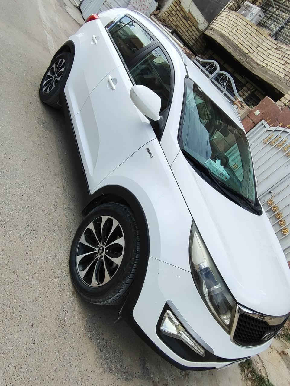 سلام عليكم سبورتج 2013 رقم بغداد خليجي محرك 2400
هذا سونارها موجود بالصور كلشي واضح كير محرك مكفول تبريد ممتاز ماشيه 225 للبيع او مراوس بأحدث سعرها 135
***********
