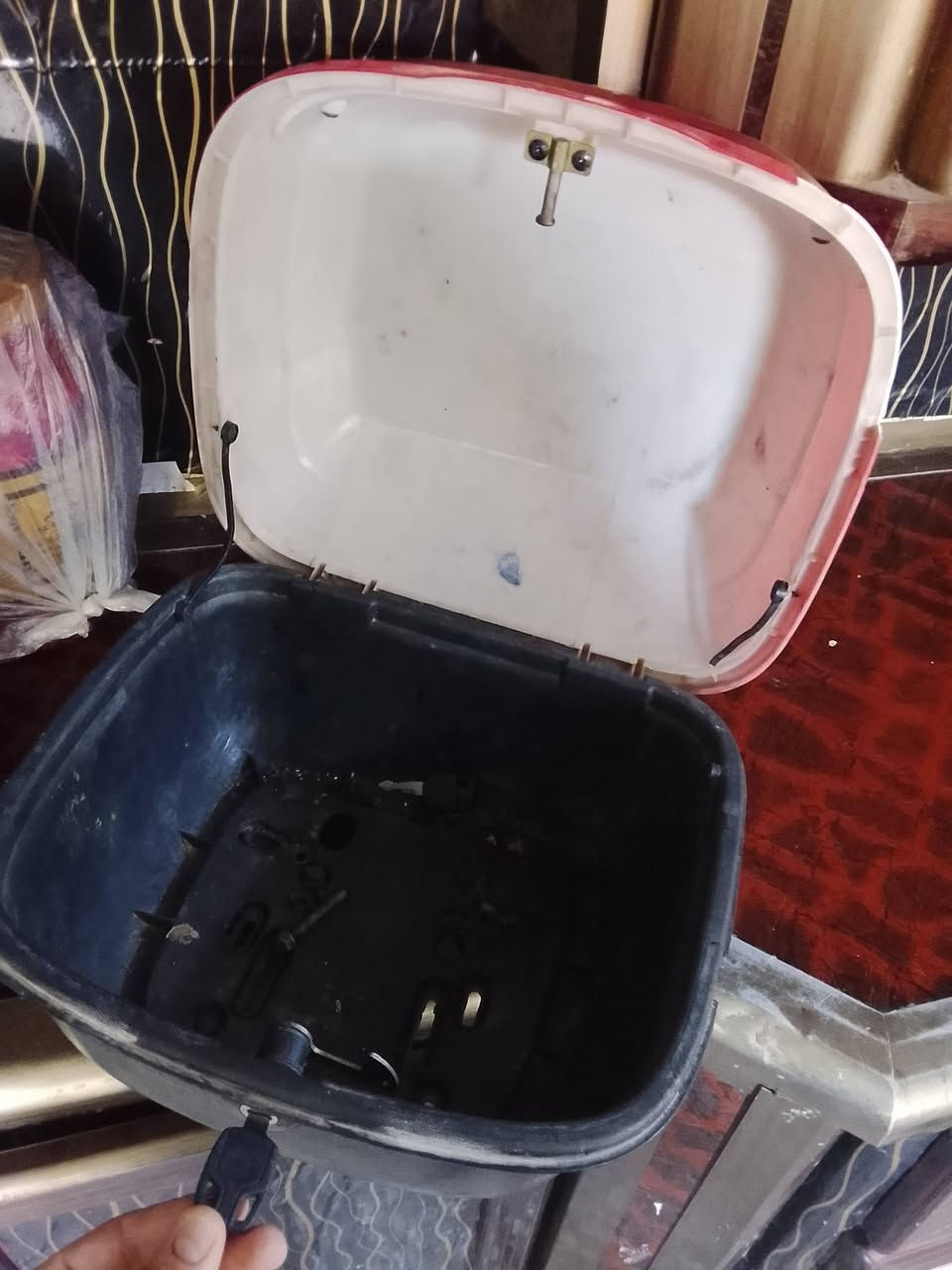 صندوق مستعمل للبيع قيم وأخذ مكان بغداد الشعب
***********
