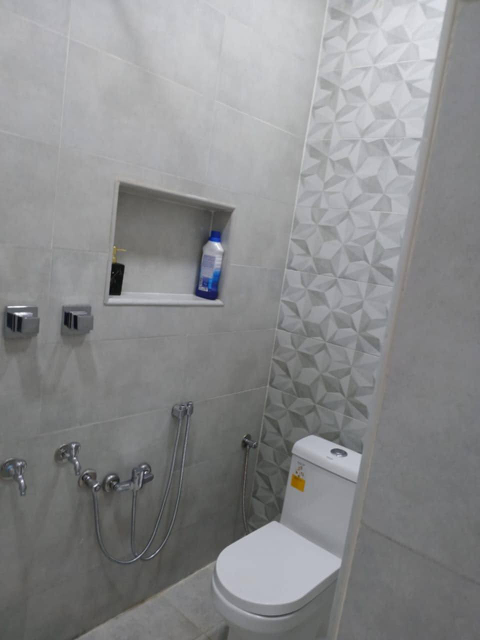 السلام عليكم
دار للبيع طابو زراعي صرف
سند ٢٥
حلة حي الزهراء شارع الخدمي
شارع ١٧ قرب الزيتون
طابقين بناء حديث ٣غرف نوم ٣مجمعات صحية هول وصاله ومطبخ وكيلدور
خدمات ماء كهرباء مجاري
واجهة 7 م
للاستفسار***********
***********
*********** ابواحمد لبيع وشراء العقارات في بابل مكتب الفيحاء نادرالاولى قرب آسواق الجمل ملاحضة نستقبل جميع عروض البيع والشراء والايجار الرهن
