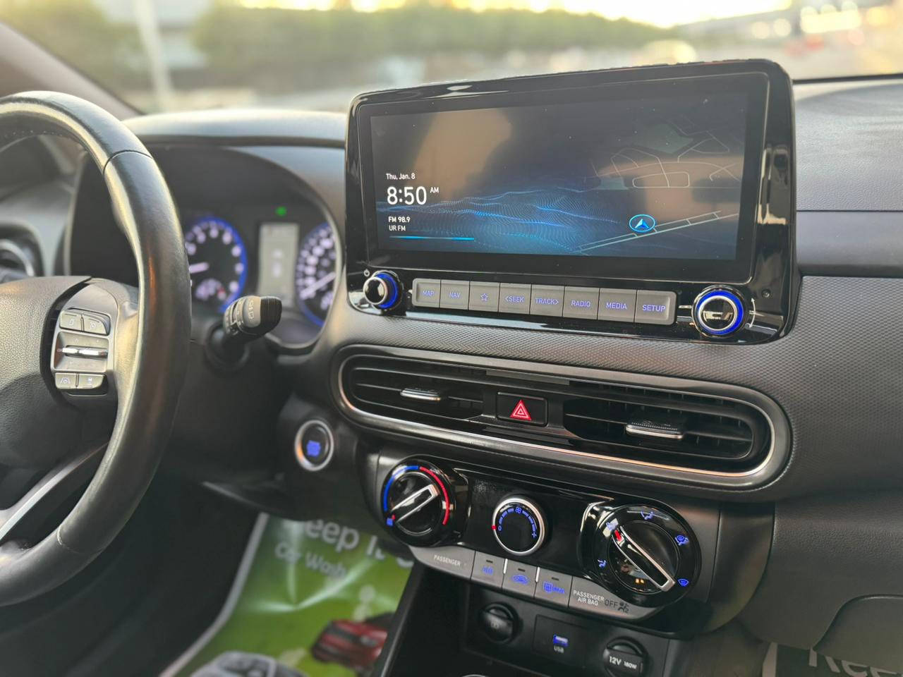 السلام عليكم هونداي كونا موديل 2023  موصفات ١/١
رقم ودخول جديد
السيارة فول 
فتحت سقف 
اربع بصمات 
غرفة جلد 
مكينه 2000 دوش
ماشيه 18000 الف كيلو
رادار أمامي جانبي نقطه عمياء
رقم اربيل هزة وسنويه جديد
شرط التحول
صبغ باب السائق وبنيد 
ايرباك دركه فقط وراجع سستم
بغداد شارع مطار المثنى
للتواصل ***********  متوفر واتساب 
السعر 148$ قفل موديل2023فول
