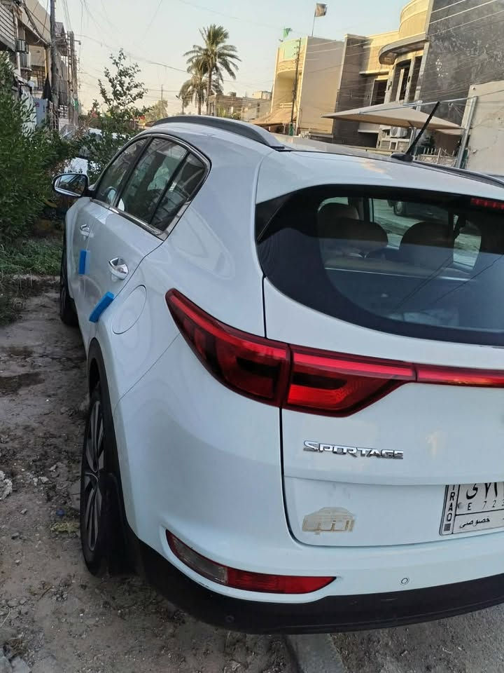 اسبورتج مديل 17 خليجي لون ابيض رقم بغداد سياره بسمي    مواصفات بنرامه  حساس خلفي زراك لايت كشنات جلد شاشه تبريد قطعتين تحكمات استيرن  مكفوله من التبديل والصبق عده بارد قليل والبنيد بي رصعات خفيفه مبينه مال حالوب *********** مكان السيارة بغداد حي الجهاد

