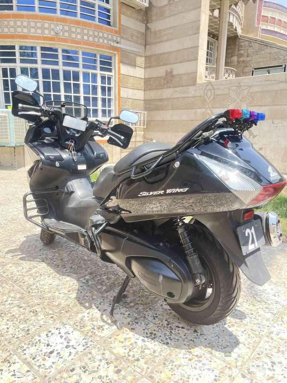 سلام عليكم شباب سلفر ونج 400 بوليسي 
دراجه حلوه ومميزه ومكفوله كفاله عامه كشر ومكينه وكهربائيات دراجه جديده بمعنى الكلمه. اخت الزيرو. ماشيه 17 الف فقط السعر 28 $ ورقه وبيها مجال بسيط مكاني بغداد حي اور ***********
