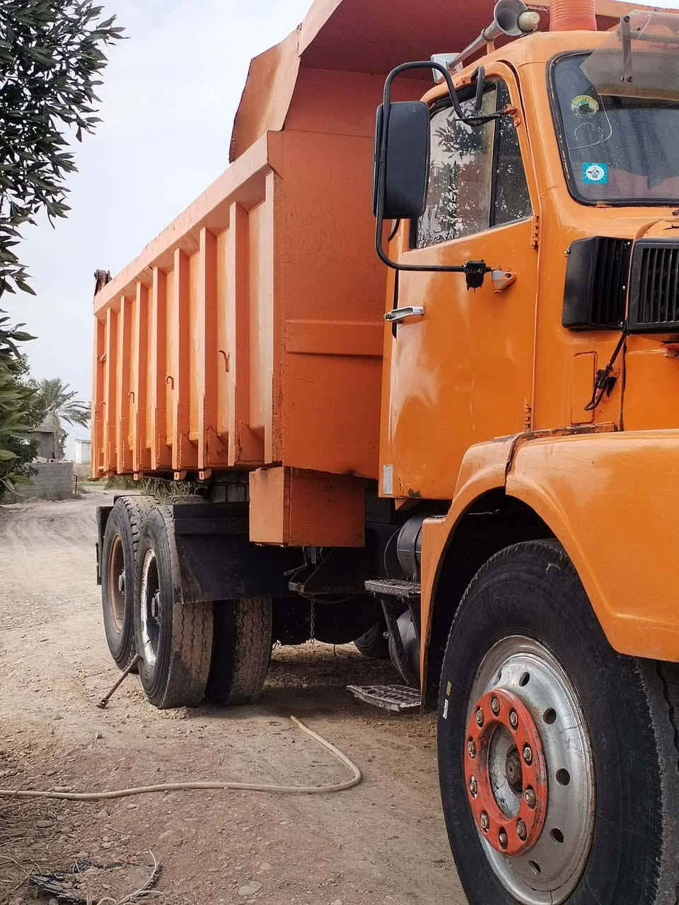 سلام عليكم قلابي فالفو ابو زلوف بلادي قلابي لا تبخير ولا تنقيص  موديل ٨٢ رقم ألماني بسمي تحويل ثاني يوم صبغ عام تايرات نص عمر  ***********
